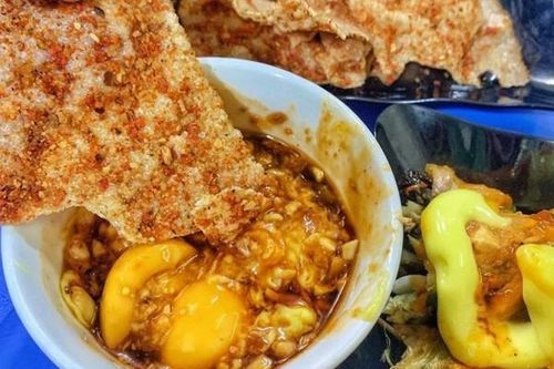 Chiếc bánh đa giản dị nhưng lại có thể để kẹp, để chấm hoặc để xúc... cực hữu ích