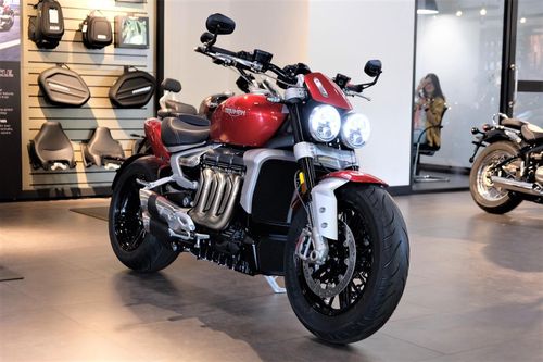 Triumph Rocket 3 ra mắt VN - động cơ 2.500 cc, giá từ 869 triệu