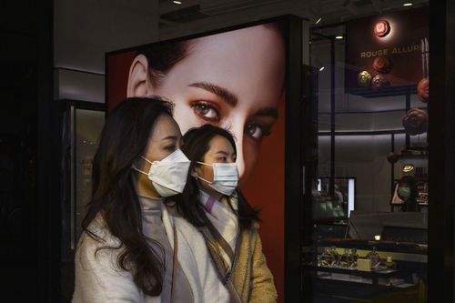 Sau cách ly, người Trung Quốc mua sắm bù hàng xa xỉ