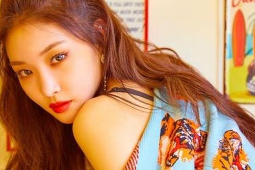 Chung Ha ra mắt với tư cách diễn viên ở Hollywood