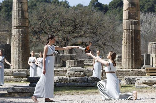 Ngọn đuốc Olympic Tokyo 2020 bắt đầu hành trình