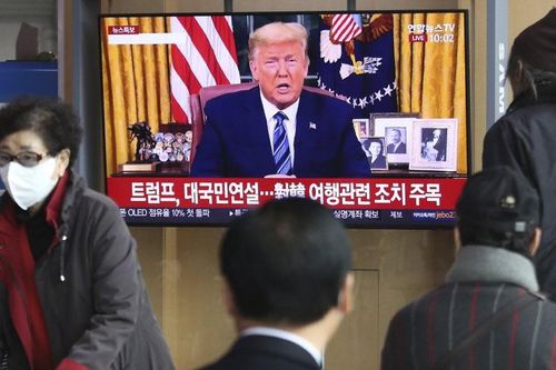 Tổng thống Trump gây sốc khi 'đóng cửa' với Châu Âu