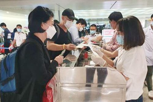 76 hành khách trên chuyến bay QR 974 cần đến cơ quan y tế để kiểm tra, khai báo