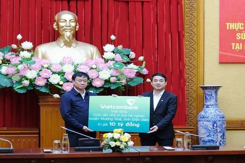 Vietcombank trao 10 tỷ đồng sửa chữa nhà cho hộ nghèo ở Điện Biên