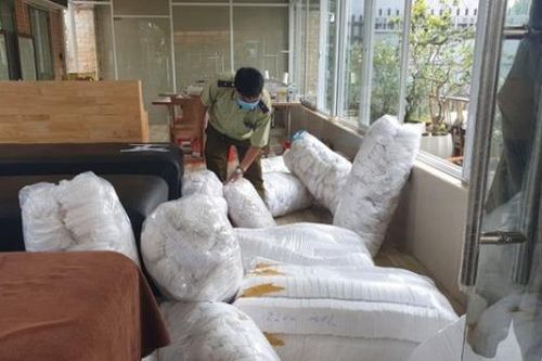 Phát hiện cơ sở may khẩu trang trái phép trong xưởng làm lưỡi câu