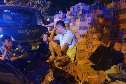'Bà hỏa' thiêu rụi 3 ki ốt lúc rạng sáng ở Bình Dương