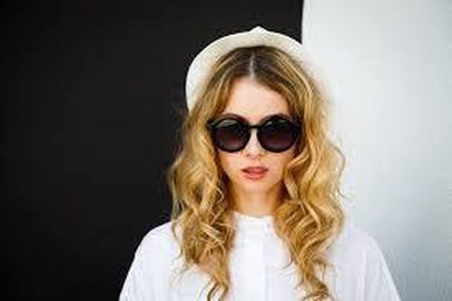 Đeo kính có phòng ngừa được virus corona?