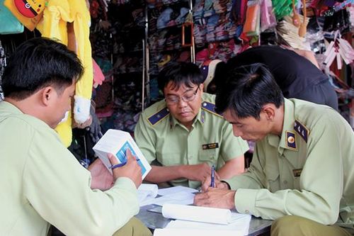 Lập biên bản và xử phạt 21 vụ liên quan hàng nhập lậu, gian lận thương mại và hàng giả