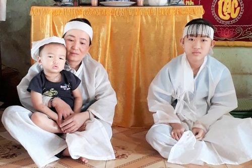 3 mẹ con 'màn trời chiếu đất'