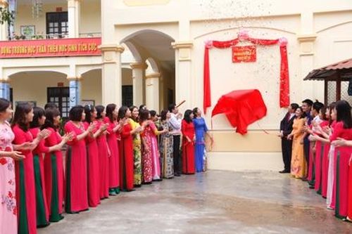 Phường Trung Sơn tổ chức gắn biển công trình chào mừng đại hội đảng các cấp