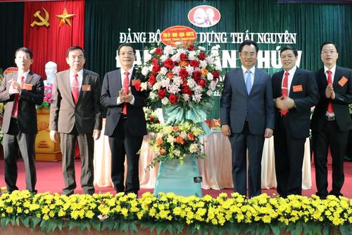 Phấn đấu hoàn thành 8 chỉ tiêu cơ bản