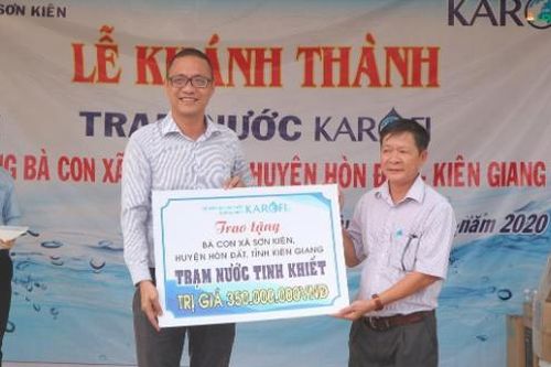 Karofi tặng nước sạch cùng bà con Kiên Giang chống 'giặc' mặn