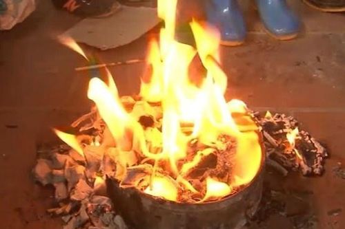 Dùng xăng đốt rác, người đàn ông bị bỏng nặng
