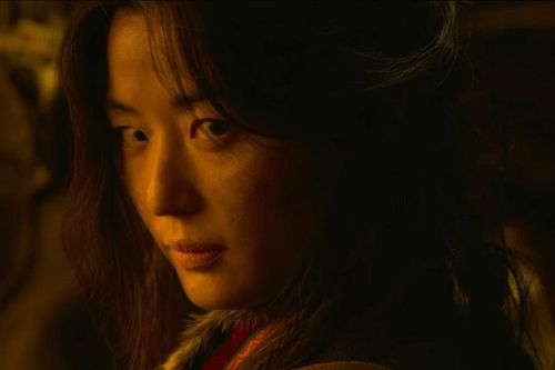 'Mợ chảnh' Jun Ji Hyun gây tò mò khi xuất hiện ở đoạn kết 'Kingdom 2'