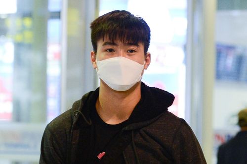 Duy Mạnh động viên mẹ khi trở về