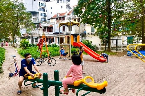 Cuộc sống của người dân được cách ly tại phố Trúc Bạch