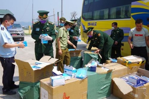 Bắt gần 30.000 khẩu trang y tế từ Việt nam đưa sang Lào tiêu thụ