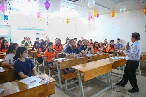 Sinh viên Ngôn ngữ Anh HUTECH tự tin chinh phục 'thử thách toàn cầu hóa'