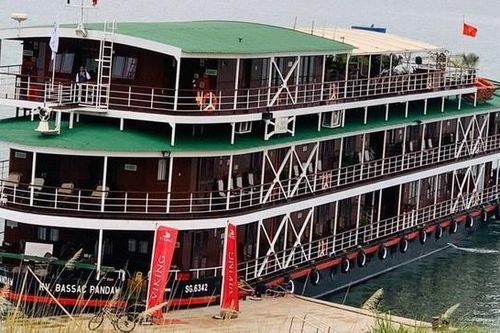 Cách ly 33 người tiếp xúc du khách nhiễm Covid-19 đang điều trị tại Campuchia
