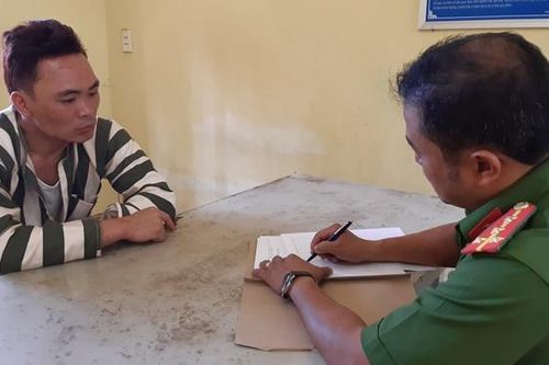 Ngáo đá xông vào trung tâm ngoại ngữ khống chế học sinh