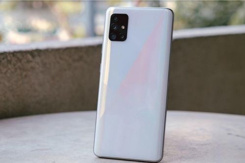 Các đối thủ smartphone 'ăn theo' tính năng Galaxy A51