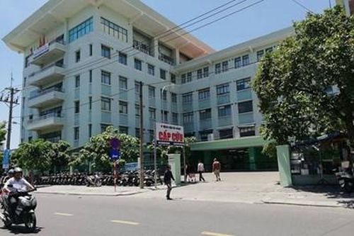 Thanh niên bị bạn chĩa súng bắn vào đầu trong lúc nhậu đang rất nguy kịch