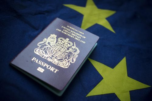 Tạm thời dừng nhập cảnh khách du lịch thuộc khu vực Schengen và Anh