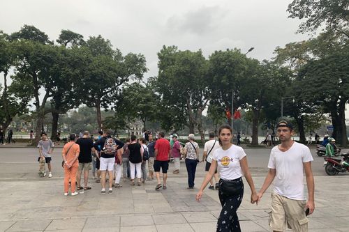 Nhiều du khách nước ngoài không đeo khẩu trang vì cho rằng 'Việt Nam đã làm rất tốt công tác phòng chống dịch'