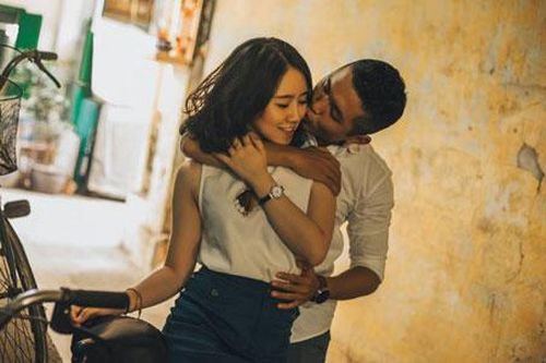 5 chi tiết cực nhỏ trong cách nhắn tin tiết lộ đàn ông yêu bạn hơn cả mạng sống
