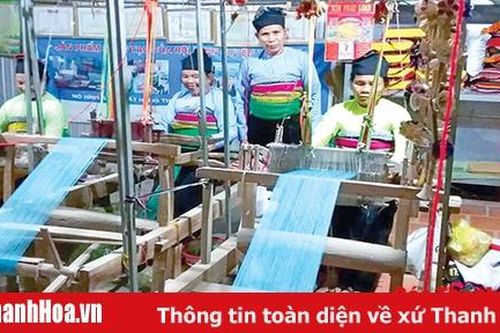 Gìn giữ nghề, làng nghề truyền thống