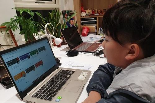 Bộ GD&ĐT cho phép đánh giá kết quả học tập qua internet, truyền hình