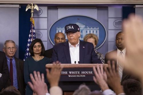 Tổng thống Trump cấm nhập cảnh từ Anh và Ireland