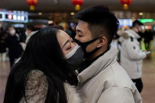 Tình yêu thời dịch, tránh hôn môi, Valentine Trắng cũng ở nhà