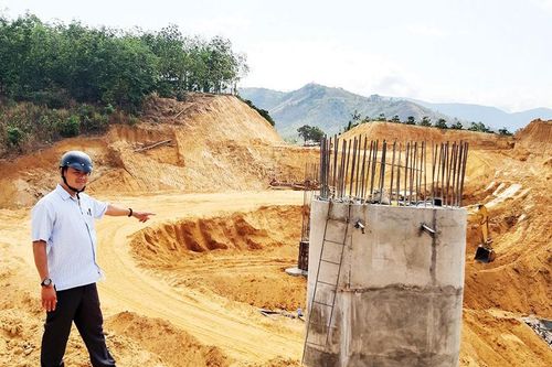 Dân huyện nghèo hiến đất xây dựng nông thôn mới