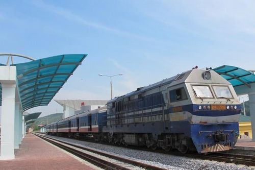 Dừng chạy thường xuyên 10 mác tàu do vắng khách