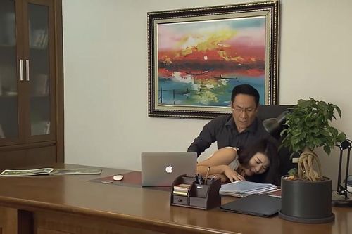 Đừng bắt em phải quên 5: Linh (Kim Oanh) kiếm cớ ngã vào lòng anh trai mưa