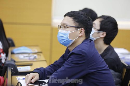 Học trực tuyến, giảm nhẹ chương trình, rút ngắn thời gian học