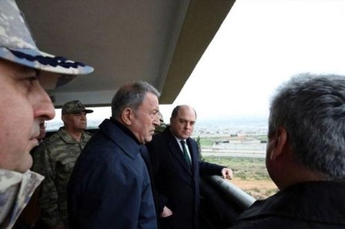 Bộ trưởng Quốc phòng Anh xuất hiện ở biên giới Syria