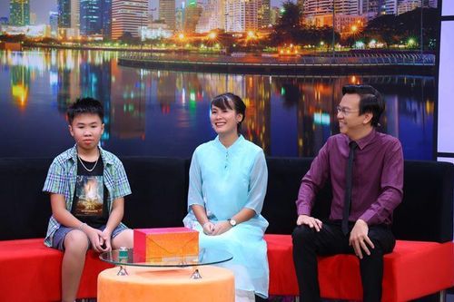 Ngưỡng mộ 'Tiểu thuyết gia nhí 11 tuổi' của Việt Nam