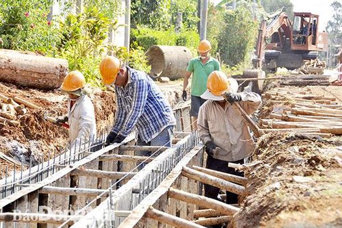 Sửa chữa nhiều tuyến đường xuống cấp