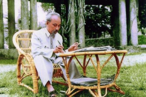 Xây dựng phong cách nói đi đôi với làm