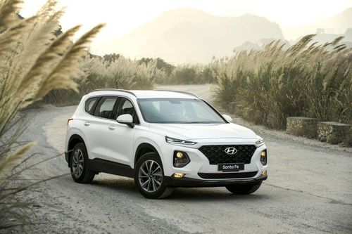 Hyundai Santa Fe gây bất ngờ khi tiếp tục vượt qua Toyota Fortuner trong tháng 2/2020