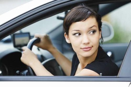 Kinh nghiệm lùi xe ô tô sao cho đúng cách và an toàn?