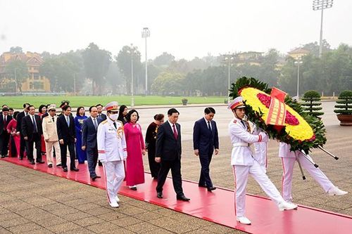 Lãnh đạo thành phố viếng Chủ tịch Hồ Chí Minh và tưởng niệm các Anh hùng liệt sĩ