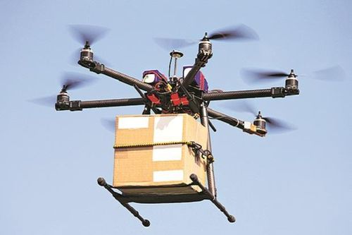 Bị bắt vì lái drone vận chuyển ma túy, điện thoại vào nhà tù