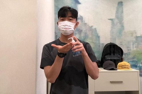 Văn Toàn quyên góp tiền, Xuân Trường kêu gọi người dân ở nhà mùa dịch