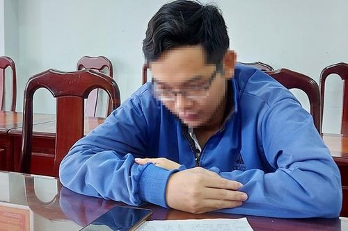 Nam sinh làm giả công văn cho học sinh nghỉ học bị phạt 7,5 triệu