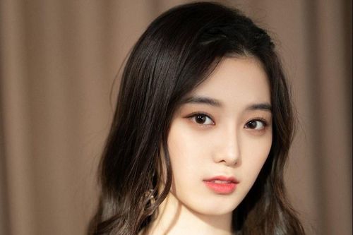 Cô gái có gương mặt kết hợp giữa Krystal f(x) và Tzuyu (TWICE)
