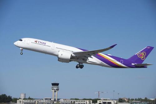 Thêm một chuyến bay có hành khách mắc Covid-19