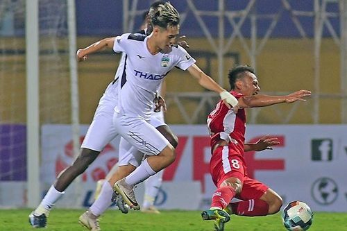 TP Hồ Chí Minh vượt lên dẫn đầu